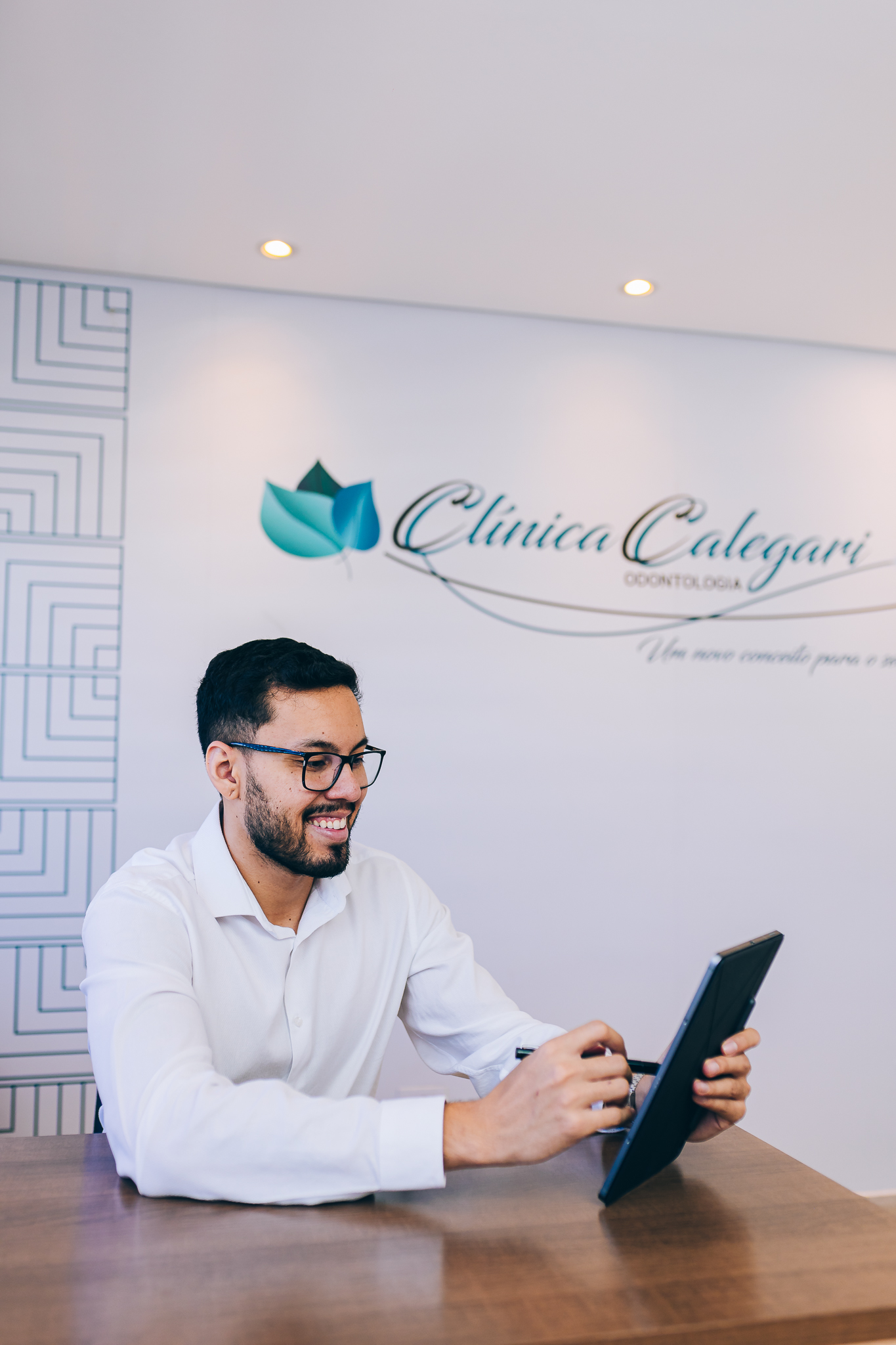 dentista Dr. Kauê Franco Calegari especialista em implantes